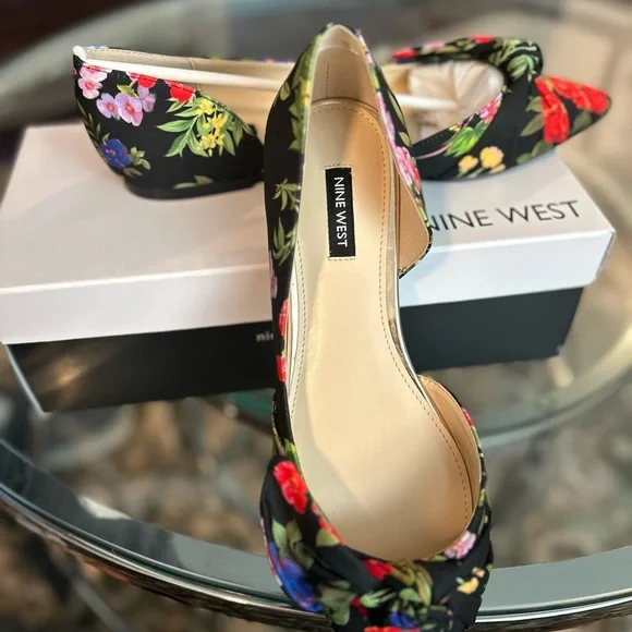 Nine West Black Floral Flats - Picture 2 of 3